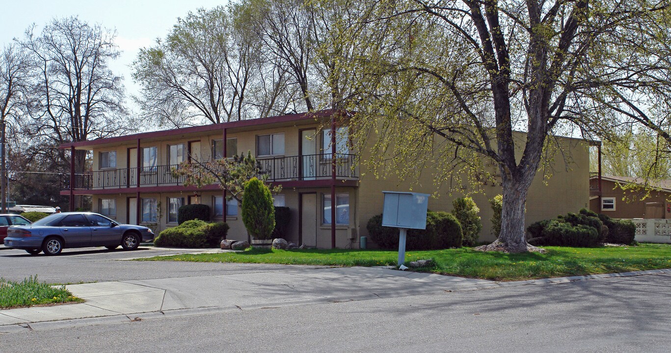 1016-1024 S Ivy St in Nampa, ID - Foto de edificio