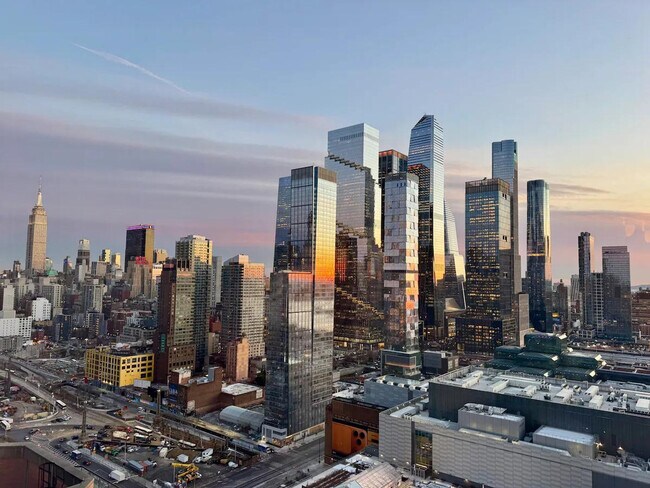 440 W 41st St in New York, NY - Foto de edificio - Building Photo