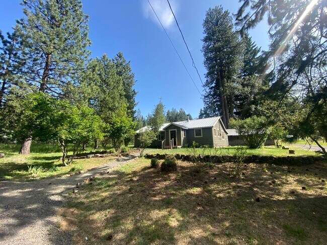 2431 WA-141 in Trout Lake, WA - Building Photo - Building Photo