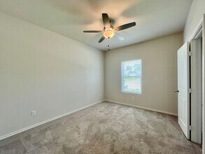 202 S Rainbow Dr in Whitehouse, TX - Building Photo - Building Photo