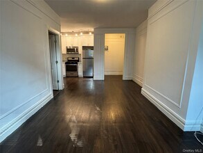 931 Palmer Rd in Yonkers, NY - Building Photo - Building Photo