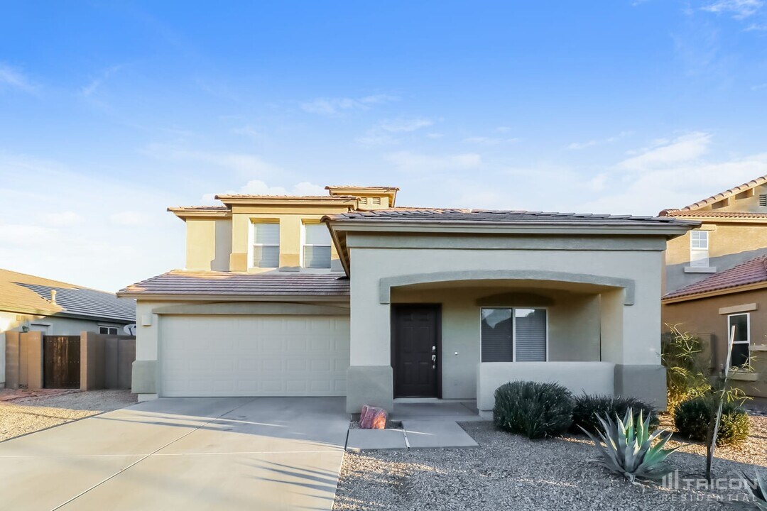 15458 W Mercer Ln in Surprise, AZ - Foto de edificio