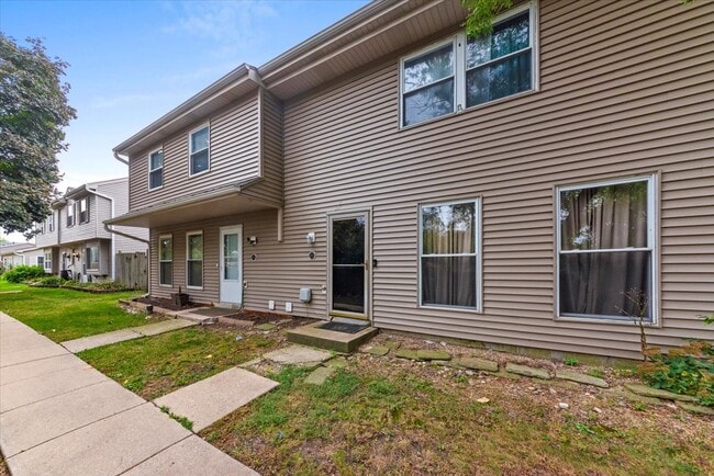 15 N Fernwood Dr in Bolingbrook, IL - Building Photo - Building Photo