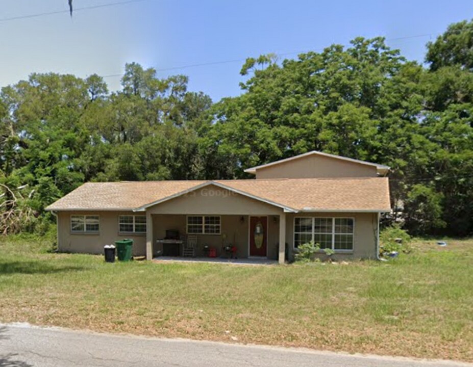 715 Barwick St in Wildwood, FL - Foto de edificio
