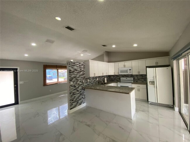 14347 SW 176th Terr in Miami, FL - Building Photo - Building Photo