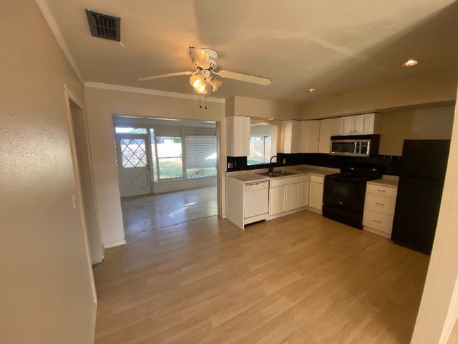 1120 8th Ave NE in Largo, FL - Building Photo - Building Photo