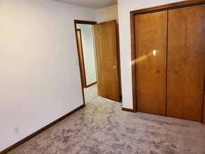 916 E Jackson in Macomb, IL - Foto de edificio - Building Photo