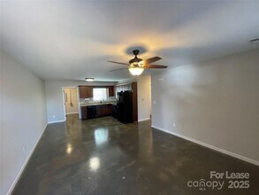4421 Dillbrook Ln in Denver, NC - Foto de edificio - Building Photo