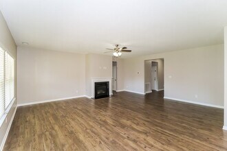 267 Vivian Way in Millington, TN - Building Photo - Building Photo