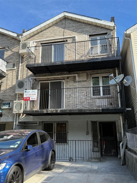 175 Monroe St in Brooklyn, NY - Building Photo