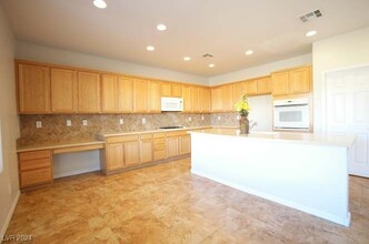 7308 Fairwind Acres Pl in Las Vegas, NV - Building Photo - Building Photo