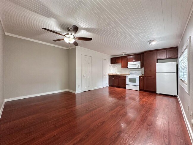 2103 E 16th St in Austin, TX - Building Photo - Building Photo