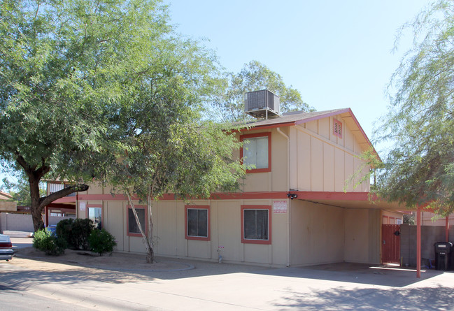 111 N Phyllis St in Mesa, AZ - Building Photo - Building Photo