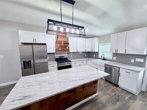 710 N Rusk St in Weatherford, TX - Building Photo - Building Photo