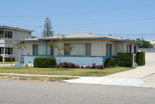 26--28 N Dos Caminos St in Ventura, CA - Building Photo - Building Photo