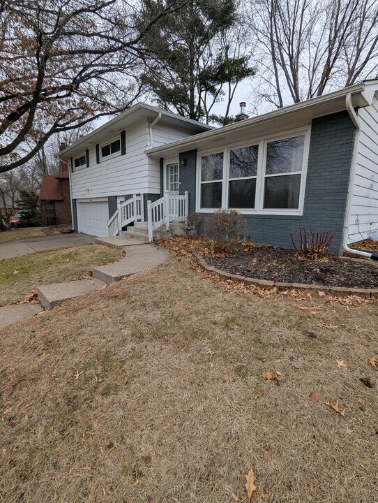 2506 E Pleasant St in Davenport, IA - Foto de edificio
