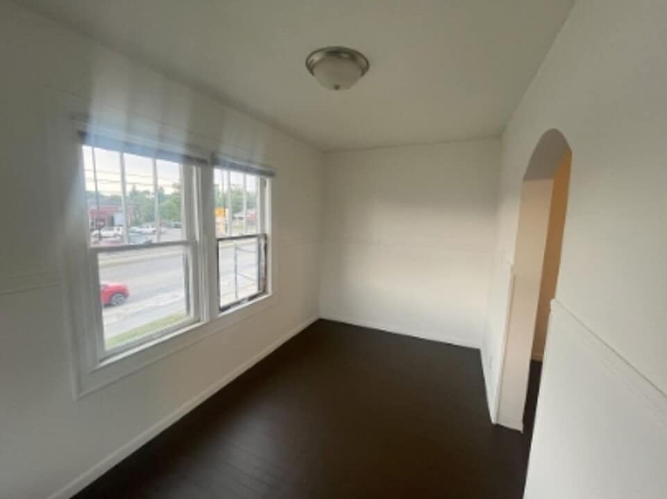 6050 E Washington St in Indianapolis, IN - Building Photo