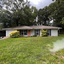 106 Whispering Pines Loop in Leesville, LA - Building Photo