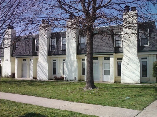 property at 2121 Beaumont Dr