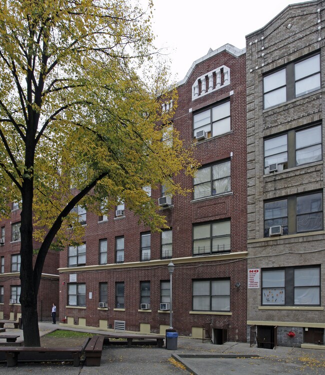 101 Van Wagenen Ave in Jersey City, NJ - Foto de edificio - Building Photo