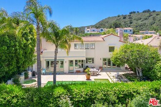 24907 Marbella Ct in Calabasas, CA - Building Photo - Building Photo