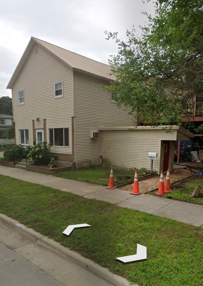 801 Miller St, Unit Basement Apartment