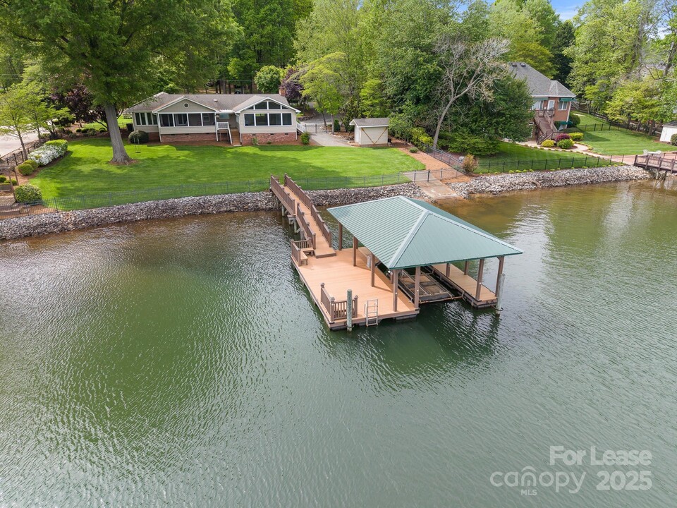 173 Riverwood Rd in Mooresville, NC - Building Photo