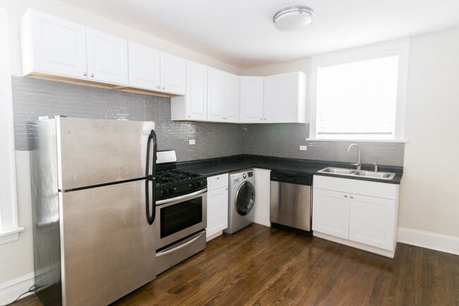 918 Green Bay, Unit G4 in Northfield, IL - Foto de edificio - Building Photo