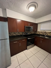 2498 SW 17th St in Miami, FL - Building Photo - Building Photo