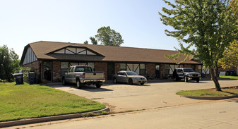 706-712 N Robin Way in Mustang, OK - Building Photo