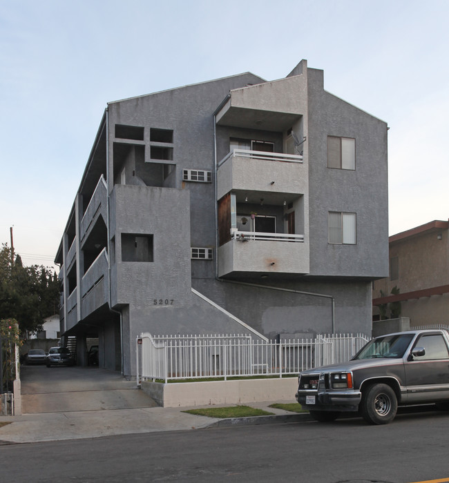 5207 Meridian St in Los Angeles, CA - Building Photo - Building Photo