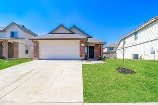 8316 Yaupon Holly Trl in Fort Worth, TX - Building Photo
