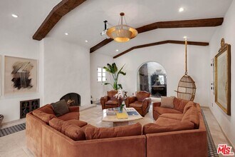 902 S Highland Ave in Los Angeles, CA - Building Photo - Building Photo