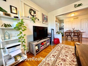 221 Summer St, Unit 1 in Somerville, MA - Foto de edificio - Building Photo