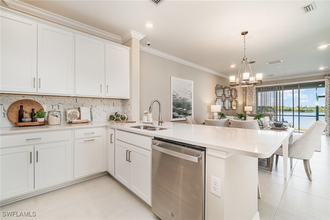 11761 Venetian Lagoon Dr in Ft. Myers, FL - Building Photo
