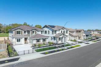 The Estates at Newport in West Sacramento, CA - Foto de edificio - Building Photo