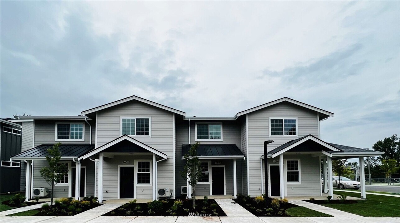 1603-1704 Sunup Loop in Bellingham, WA - Building Photo