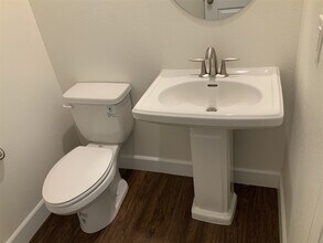 9270 Baylee Bay Ct in Las Vegas, NV - Foto de edificio - Building Photo