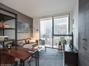 355 W Hubbard St in Chicago, IL - Building Photo - Building Photo