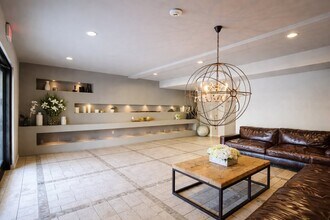 11848 Kiowa Ave, Unit PH7 in Los Angeles, CA - Building Photo - Building Photo