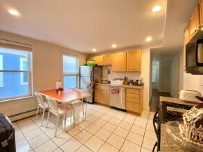 29 Brackett St, Unit 2 in Boston, MA - Foto de edificio - Building Photo