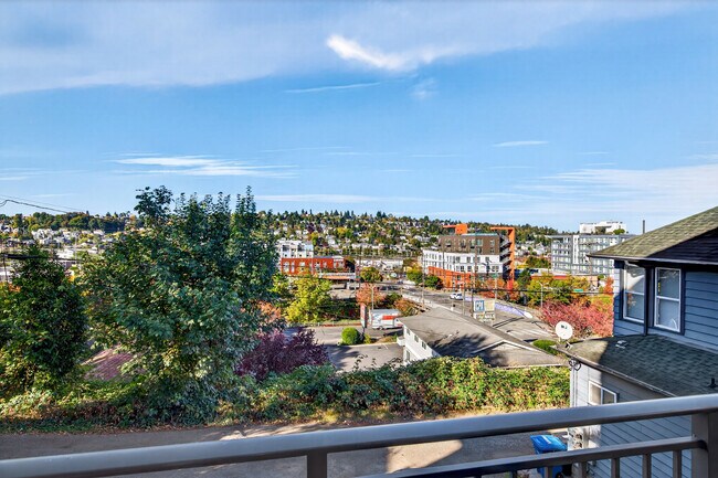3053 14th Ave W, Unit 101 in Seattle, WA - Building Photo - Building Photo