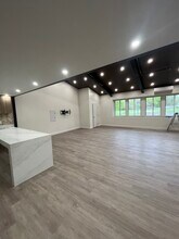 64 Sand Creek Rd, Unit main building in Albany, NY - Foto de edificio - Building Photo