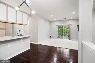 101 Watkins Pond Blvd in Rockville, MD - Building Photo - Building Photo