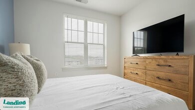 340 W 25th St, Unit 11-302 in Charlotte, NC - Foto de edificio - Building Photo