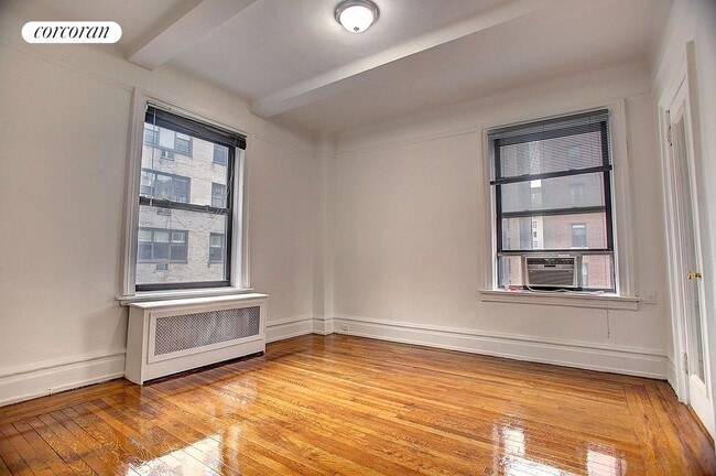 315 W 102nd St in New York, NY - Building Photo - Building Photo