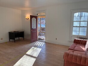 561 Parliament St in Toronto, ON - Building Photo - Building Photo