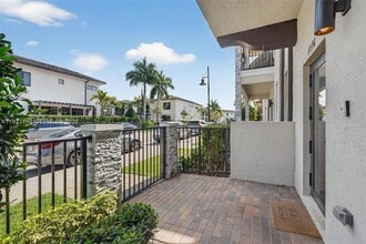 4546 NW 83rd Ave in Doral, FL - Building Photo - Building Photo