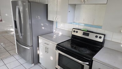 2990 NW 28th St in Miami, FL - Building Photo - Building Photo