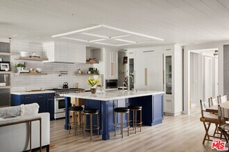 204 Pearl Ave in Newport Beach, CA - Building Photo - Building Photo